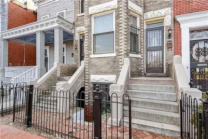 1239 E ST SE Washington DC front stairs